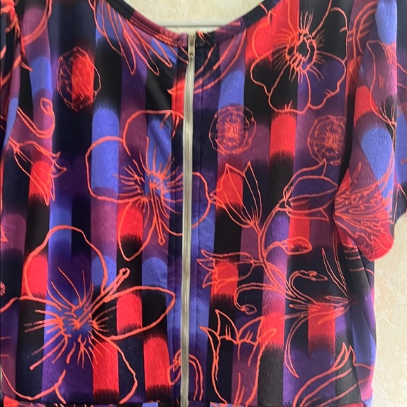 LuLaRoe Floral Red and Blue Short Sleeve Dress With Pockets - Picture 8 of 8